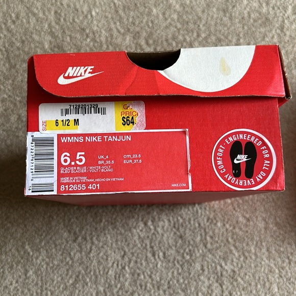 Women’s Nike Tanjun Sneakers. Can be worn casual or during workouts. - Picture 9 of 9